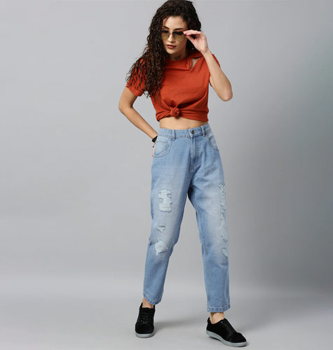 Women Blue Boyfriend Fit Mid-Rise Mildly Distressed Stretchable Jeans